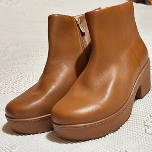 FitFlop Women’s Pilar Leather Ankle Boots NWOT